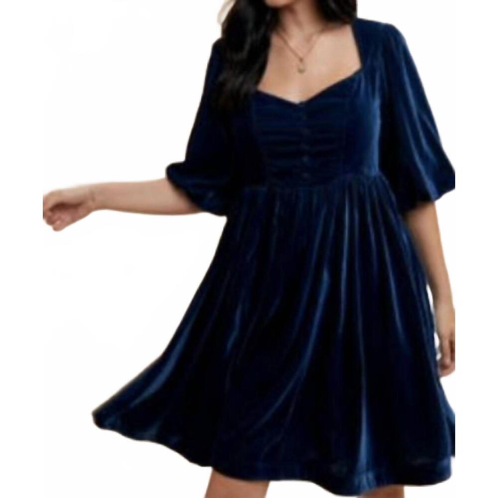 NEW IN-LOOM sweetheart velvet mini dress in emerald